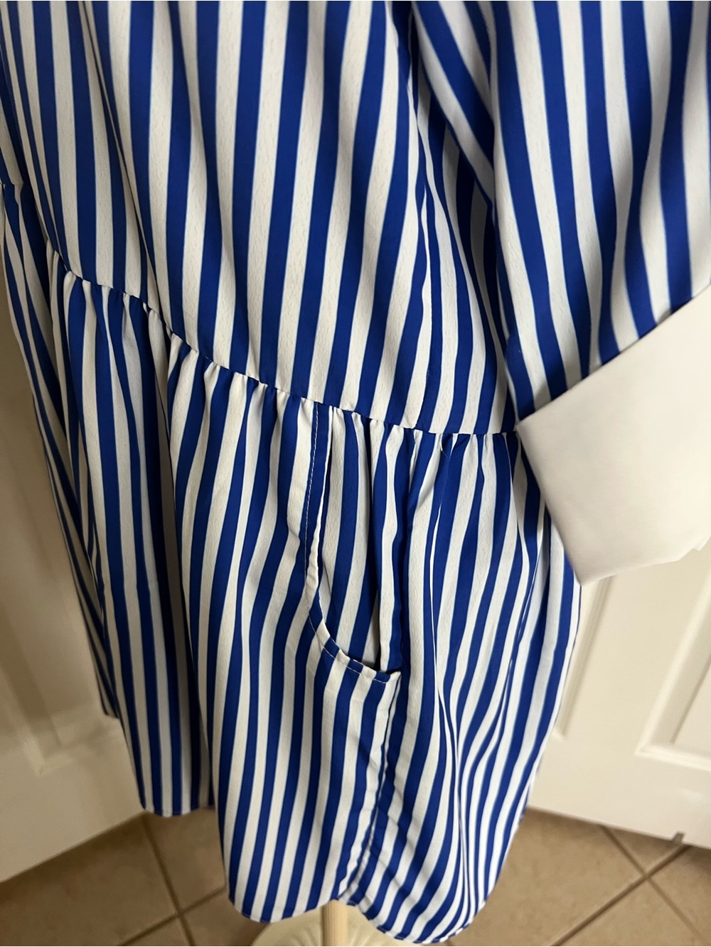 Tuckernuck Hayes Mini Drop-Waist Shirtdress Womens Size M blue white POCKETS! - Picture 7 of 9